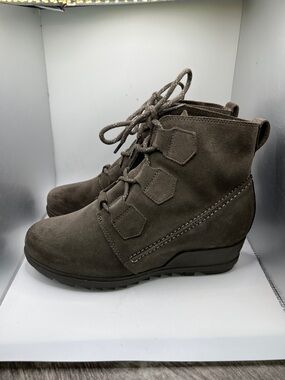 Women’s Sorel Evie Lace Wedge Boots Size 9